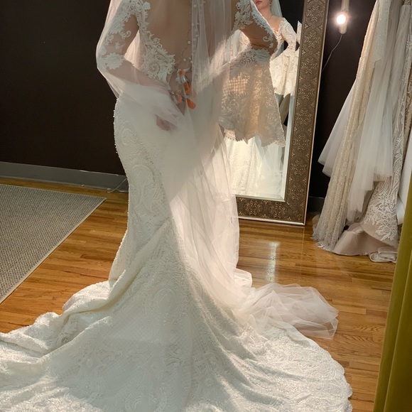 Wedding dress - Picture 5 of 11